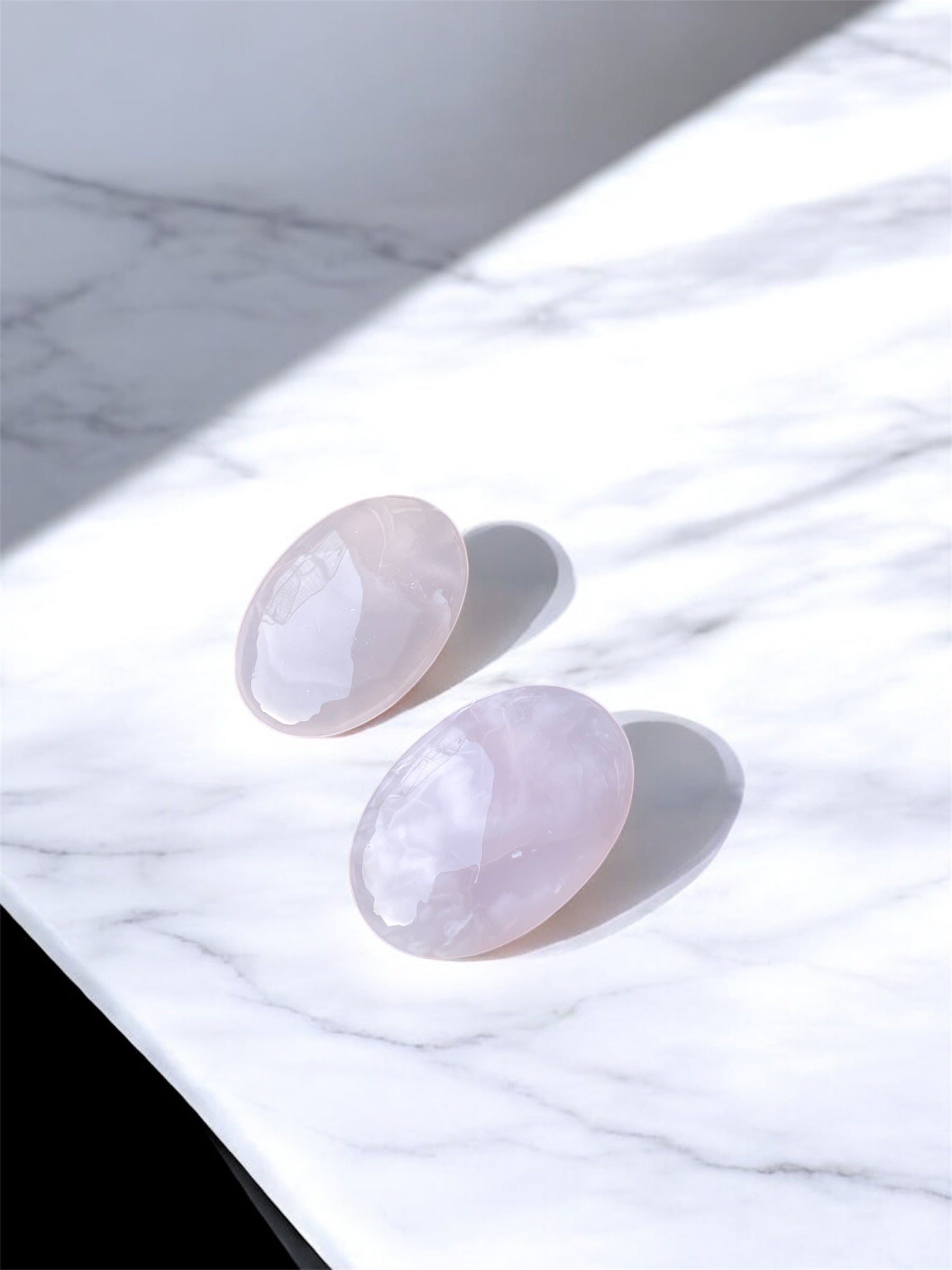 Roze calciet handsteen
